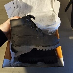 Size 8 black Timberlands
